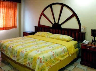 Hotel Esmeralda Poza Rica ภายนอก รูปภาพ